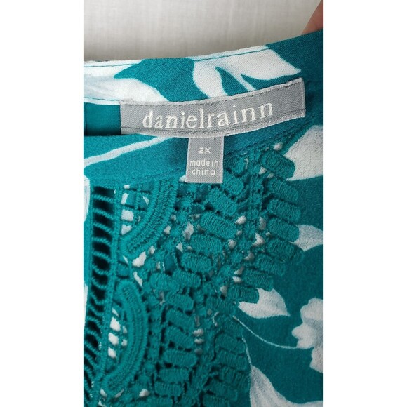Daniel Rainn Top Blouse 2X Kelly Green White Floral Lace Neckline Keyhole Spring - Picture 3 of 9